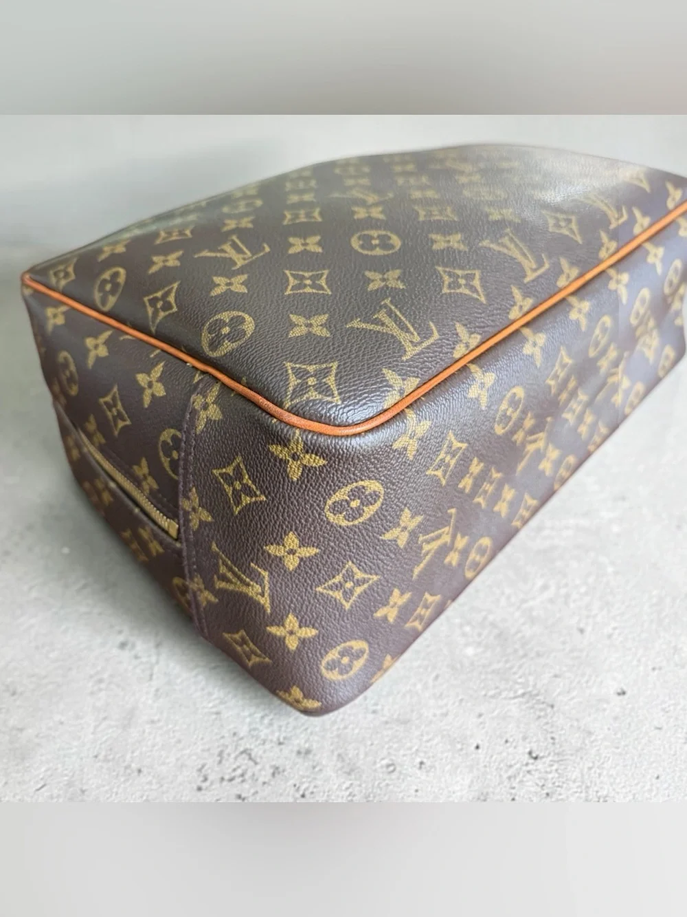 Authentic Louis Vuitton Monogram Deauville
Handbag w/ COA - Picture 15 of 16
